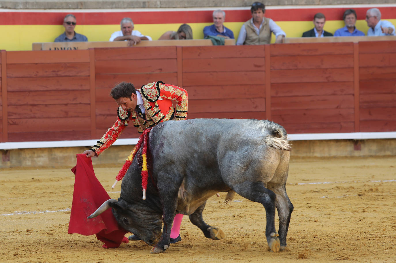 Fotos: Ferrera abre la Puerta Grande en la primera de San Antolín