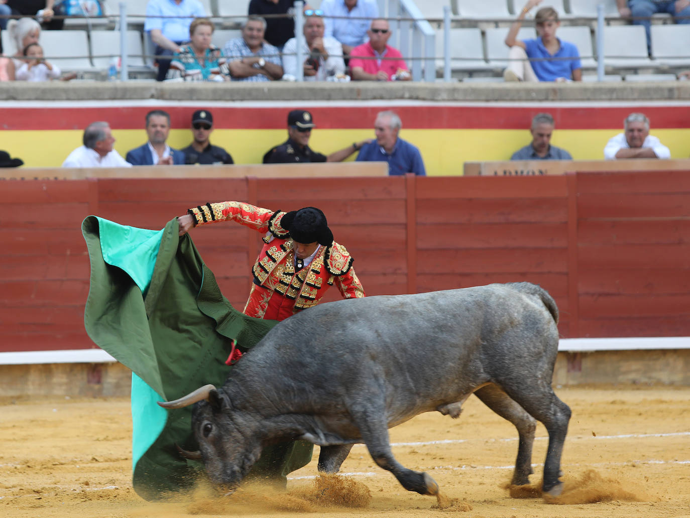 Fotos: Ferrera abre la Puerta Grande en la primera de San Antolín