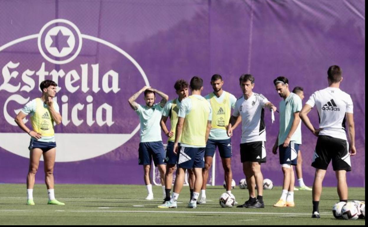 Entrenamiento del Real Valladolid este jueves. 