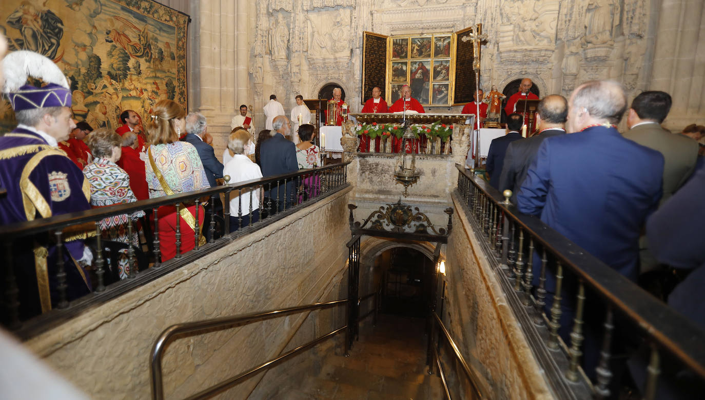 Fotos: El trascoro de la Catedral se queda pequeño para celebrar el día de San Antolín