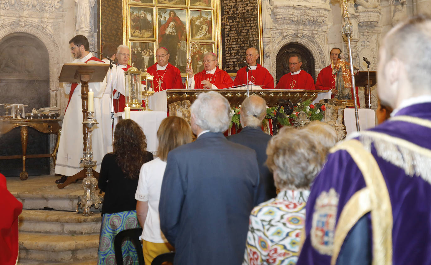 Fotos: El trascoro de la Catedral se queda pequeño para celebrar el día de San Antolín