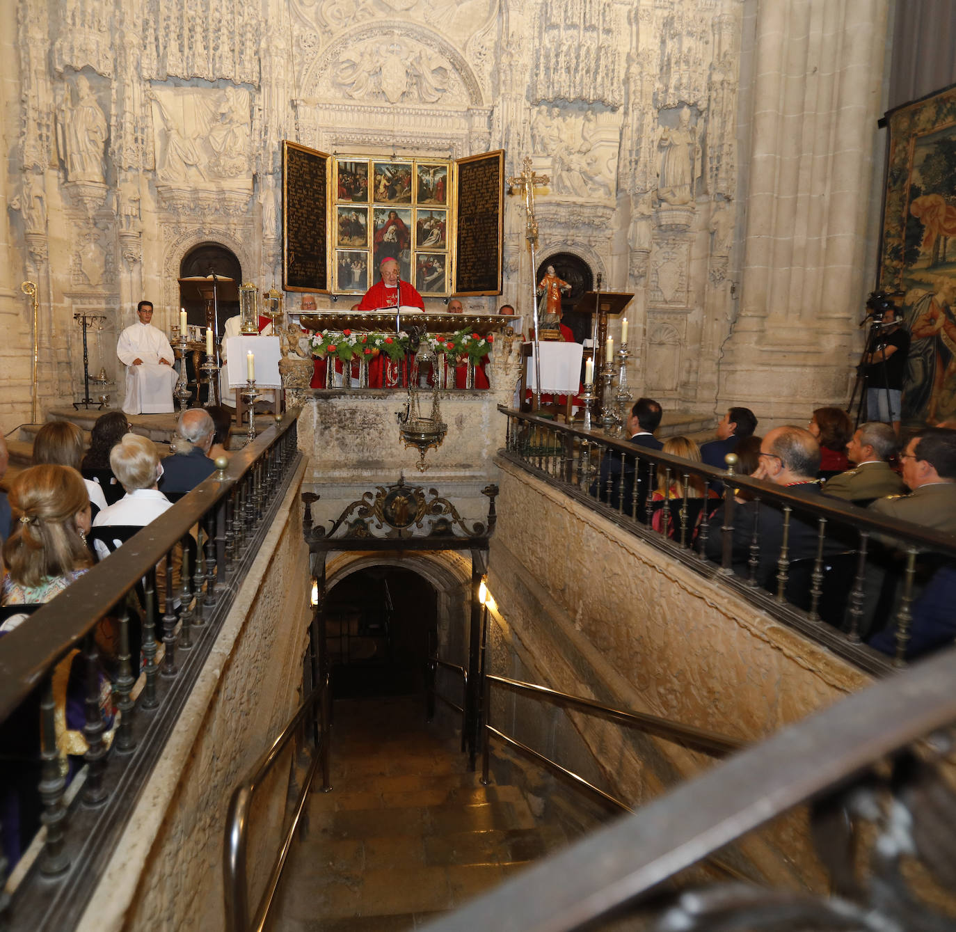 Fotos: El trascoro de la Catedral se queda pequeño para celebrar el día de San Antolín