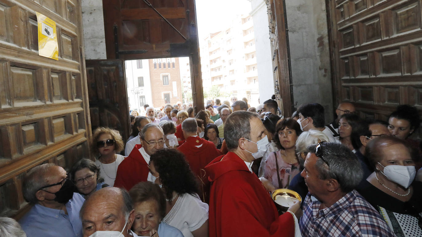 Fotos: El trascoro de la Catedral se queda pequeño para celebrar el día de San Antolín