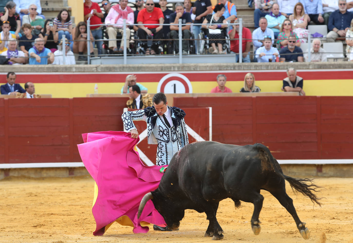 Fotos: Luque forma el lío en la goyesca de Palencia