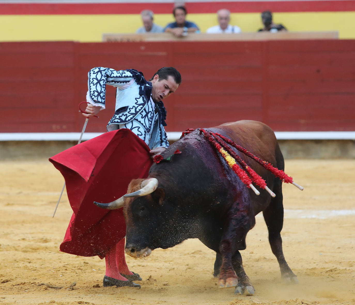 Fotos: Luque forma el lío en la goyesca de Palencia