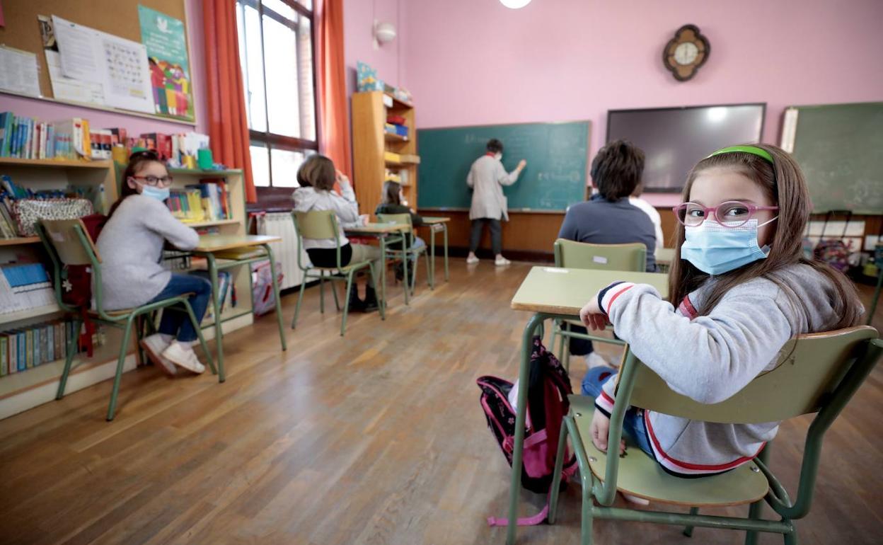 Niñas ucranianas escolarizadas en un colegio de Geria. 