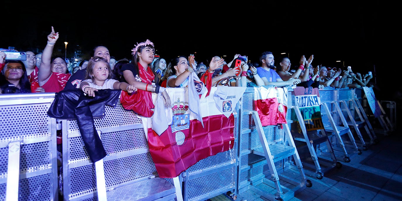 Bustamante llena el Salón con sus grandes éxitos