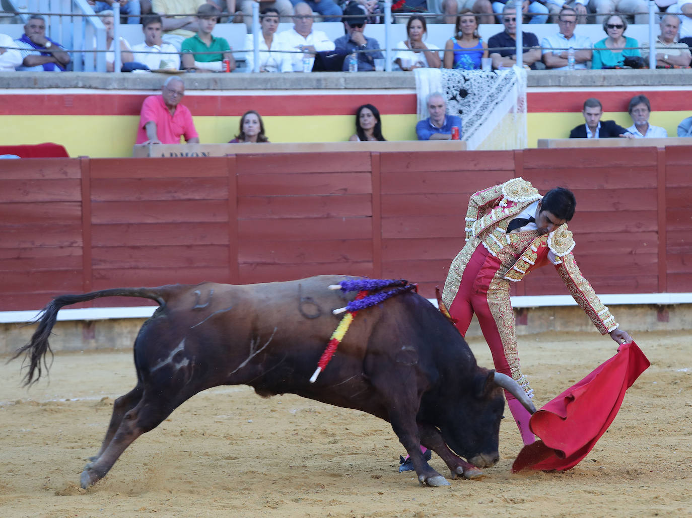 Fotos: Perera vuelve a abrir la Puerta Grande de Palencia