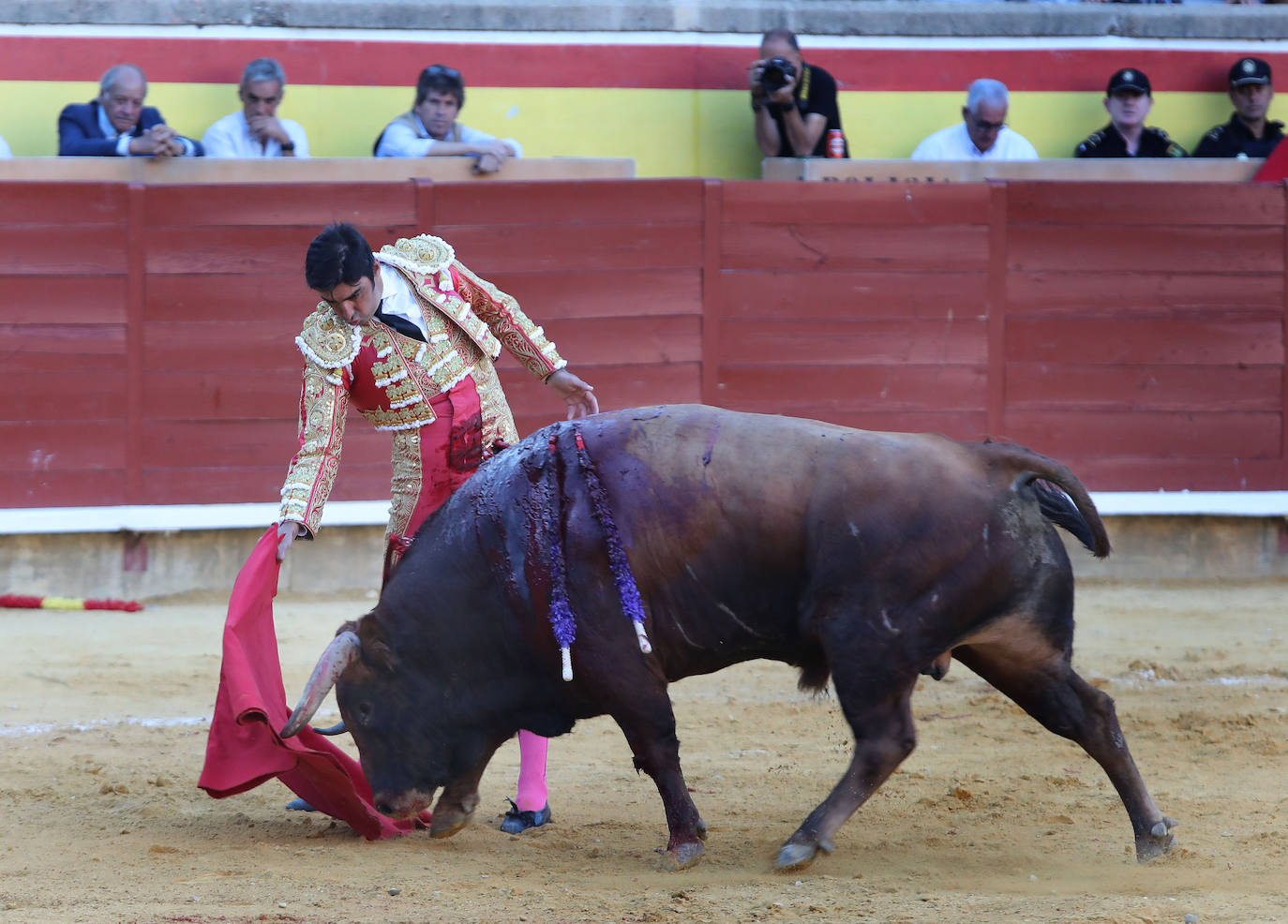 Fotos: Perera vuelve a abrir la Puerta Grande de Palencia