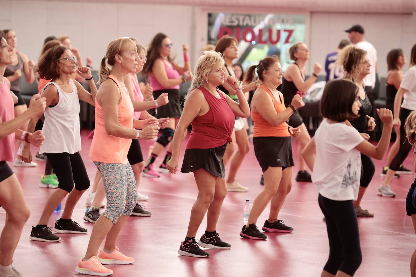 Fotos: La Cúpula del Milenio acoge una sesión de zumba por las fiestas de Valladolid