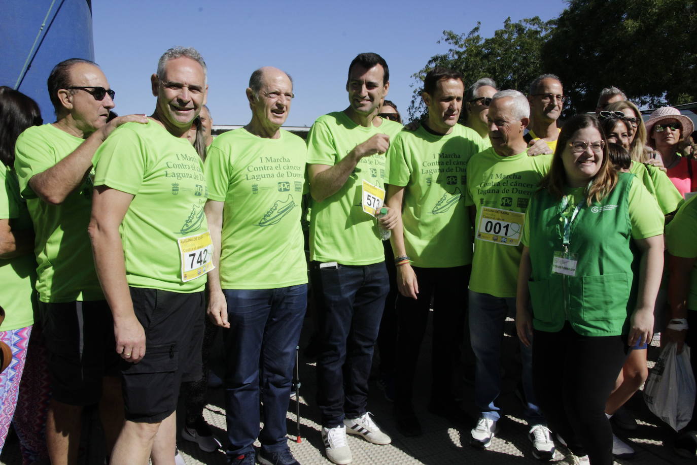 Fotos: Los vecinos de Laguna de Duero participan en la I Marcha Solidaria contra el Cáncer