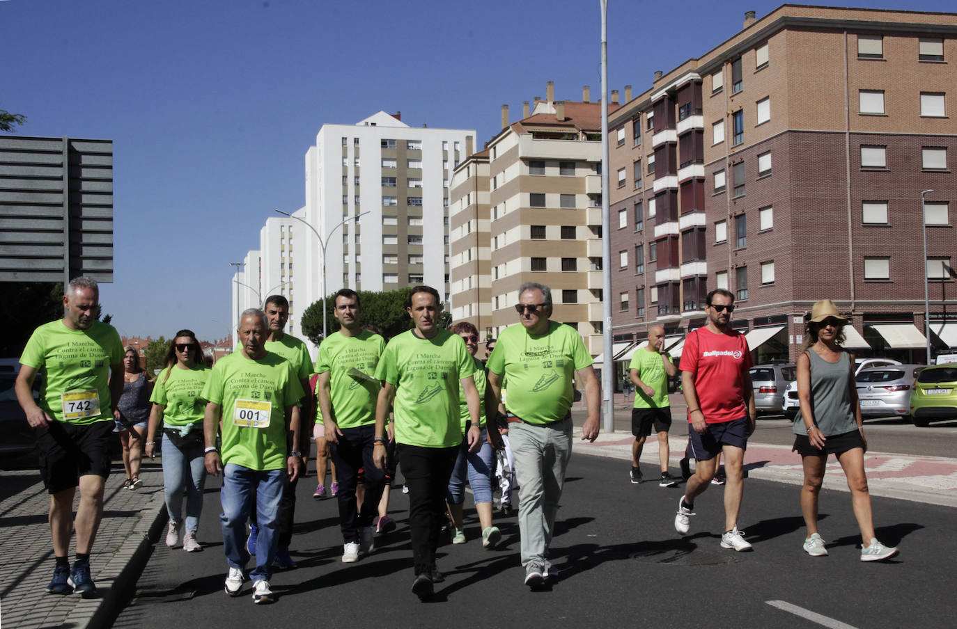 Fotos: Los vecinos de Laguna de Duero participan en la I Marcha Solidaria contra el Cáncer