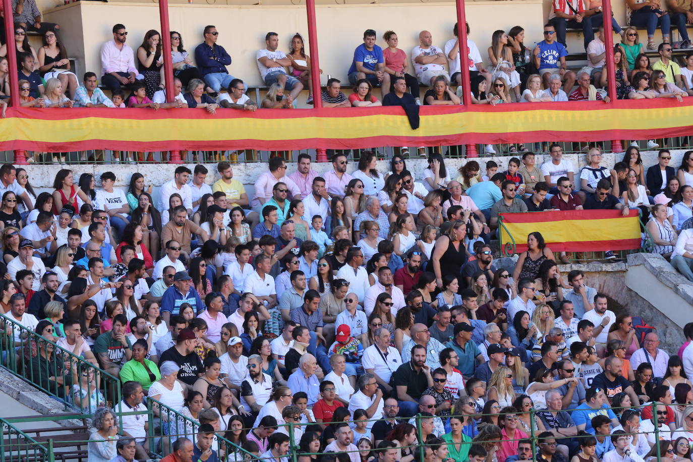 Fotos: Búscate en las gradas de la plaza de toros de Valladolid (1/3)