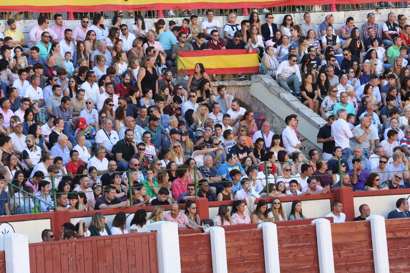 Fotos: Búscate en las gradas de la plaza de toros de Valladolid (1/3)