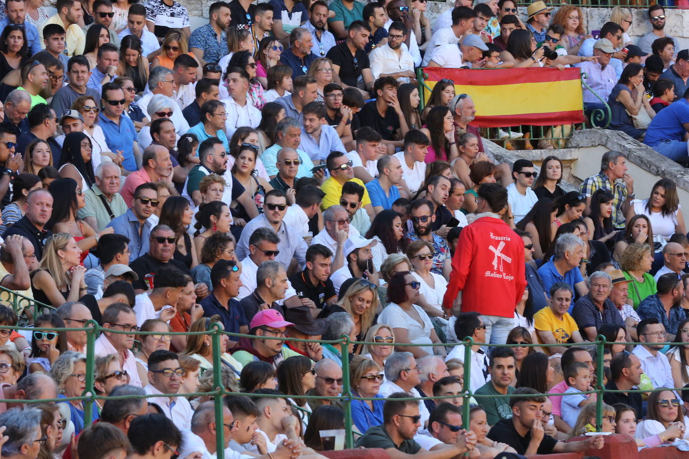 Fotos: Búscate en las gradas de la plaza de toros de Valladolid (1/3)