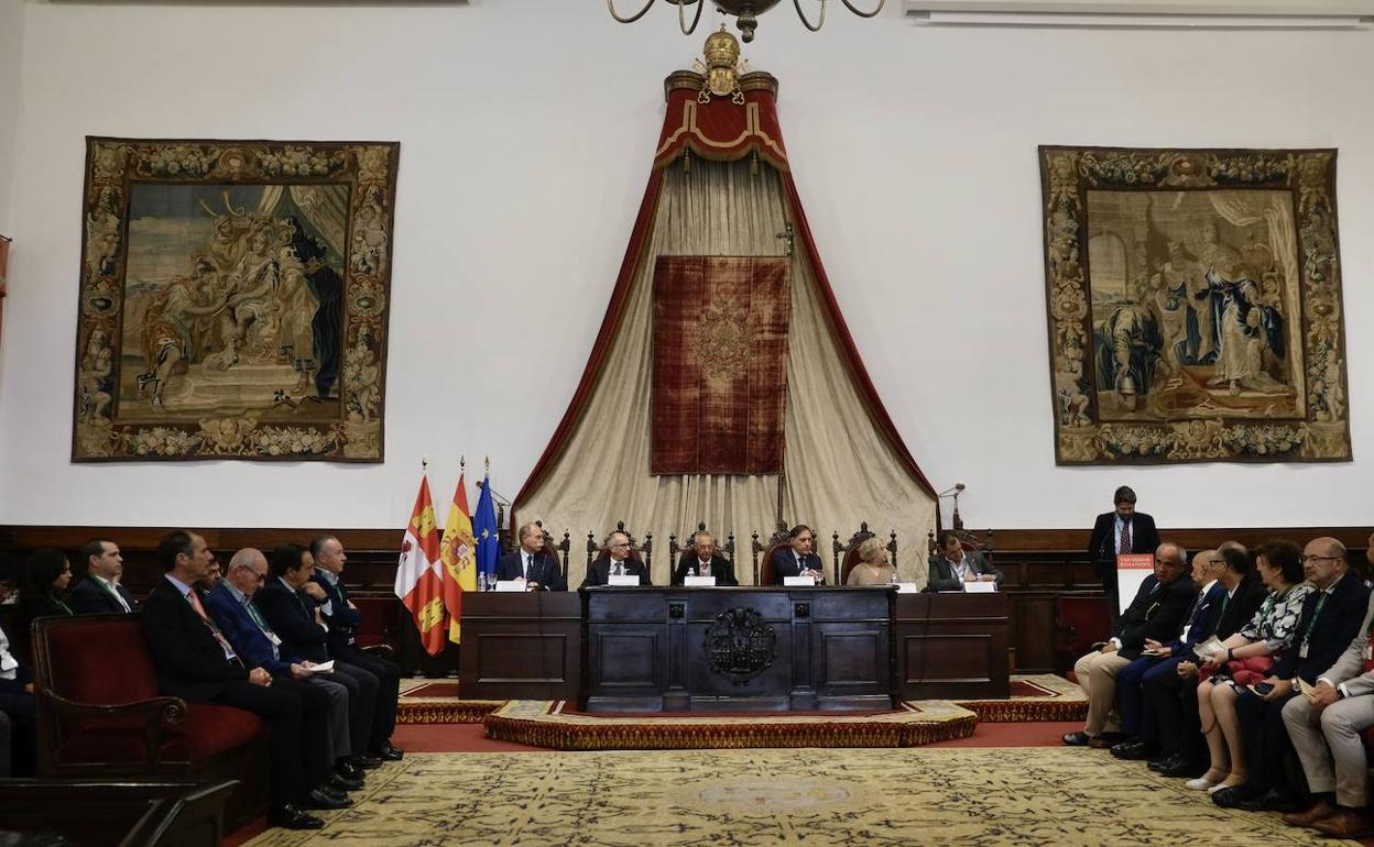 II Congreso Ibérico Agropecuario, organizado por Asaja y el sindicato agrario de Portugal CAP:A las 10 horas, acto de inauguración, con la participación del presidente del CAP, Eduardo Oliveira; el vicepresidente de Asaja y presidente provincial en Salamanca, Juan Luis Delgado; el alcalde de Salamanca, Carlos García Carbayo; el presidente de la Diputación Provincial, Francisco Javier Iglesias; el rector de la Usal, Ricardo Rivero; y la subdelegada del Gobierno, María Encarnación Pérez.