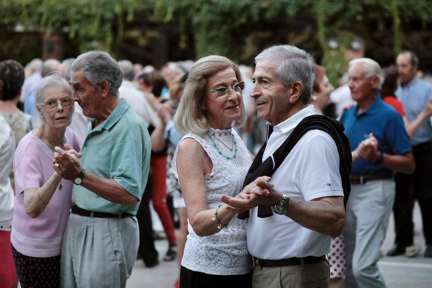 Fotos: Verbena en la pérgola del Campo Grande de Valladolid