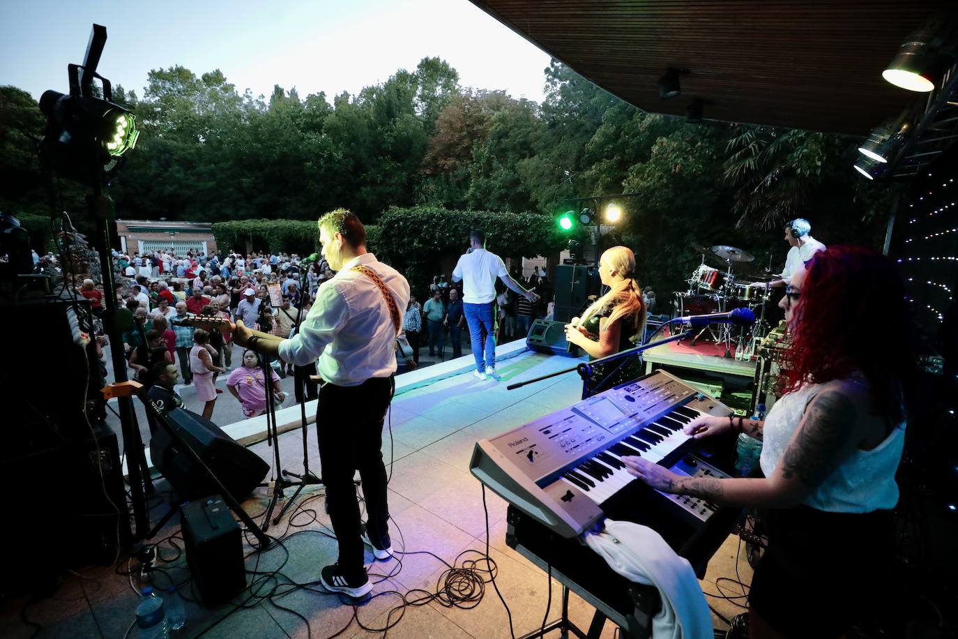 Fotos: Verbena en la pérgola del Campo Grande de Valladolid