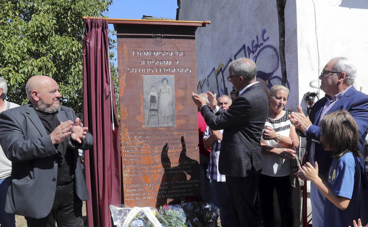 Homenaje en Ponferrada a Jerónima y Fernando.