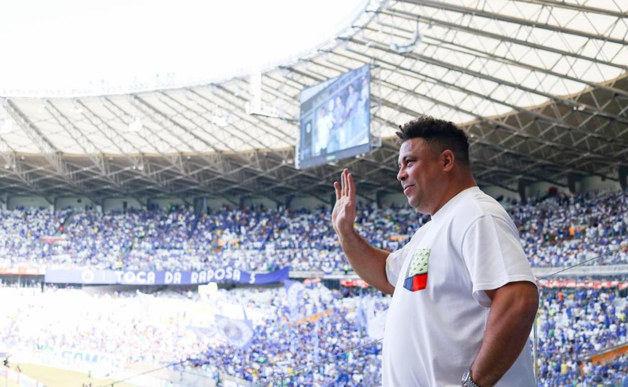 Ronaldo, ayer en el campo antes del partido del Cruzeiro de la Liga brasileña. 