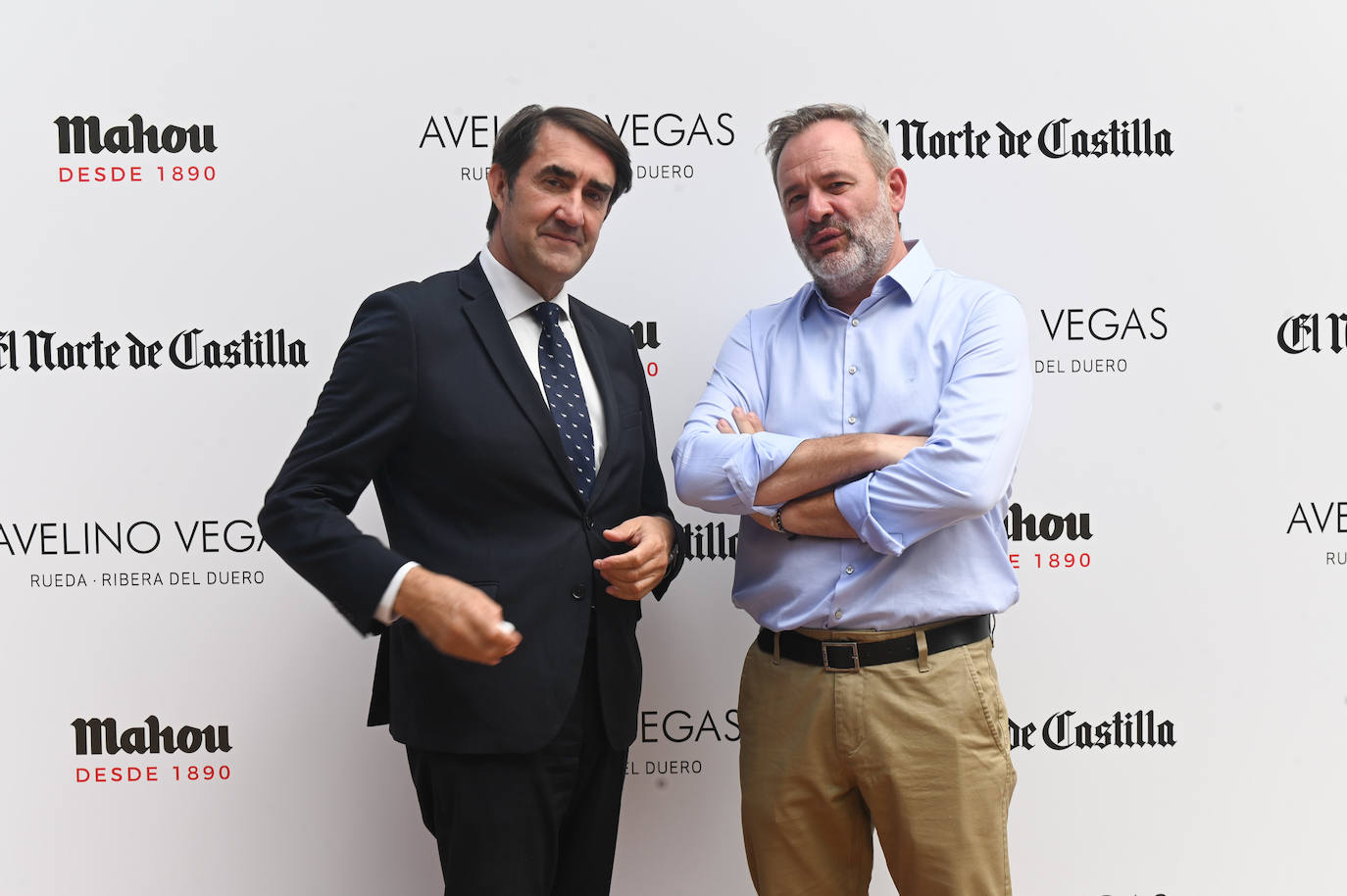 El consejero de Medio Ambiente, Juan Carlos Suárez-Quiñones; y el director de El Norte, Ángel Ortiz.
