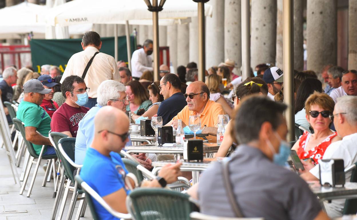 Imagen de archivo de una terraza en Valladolid. 