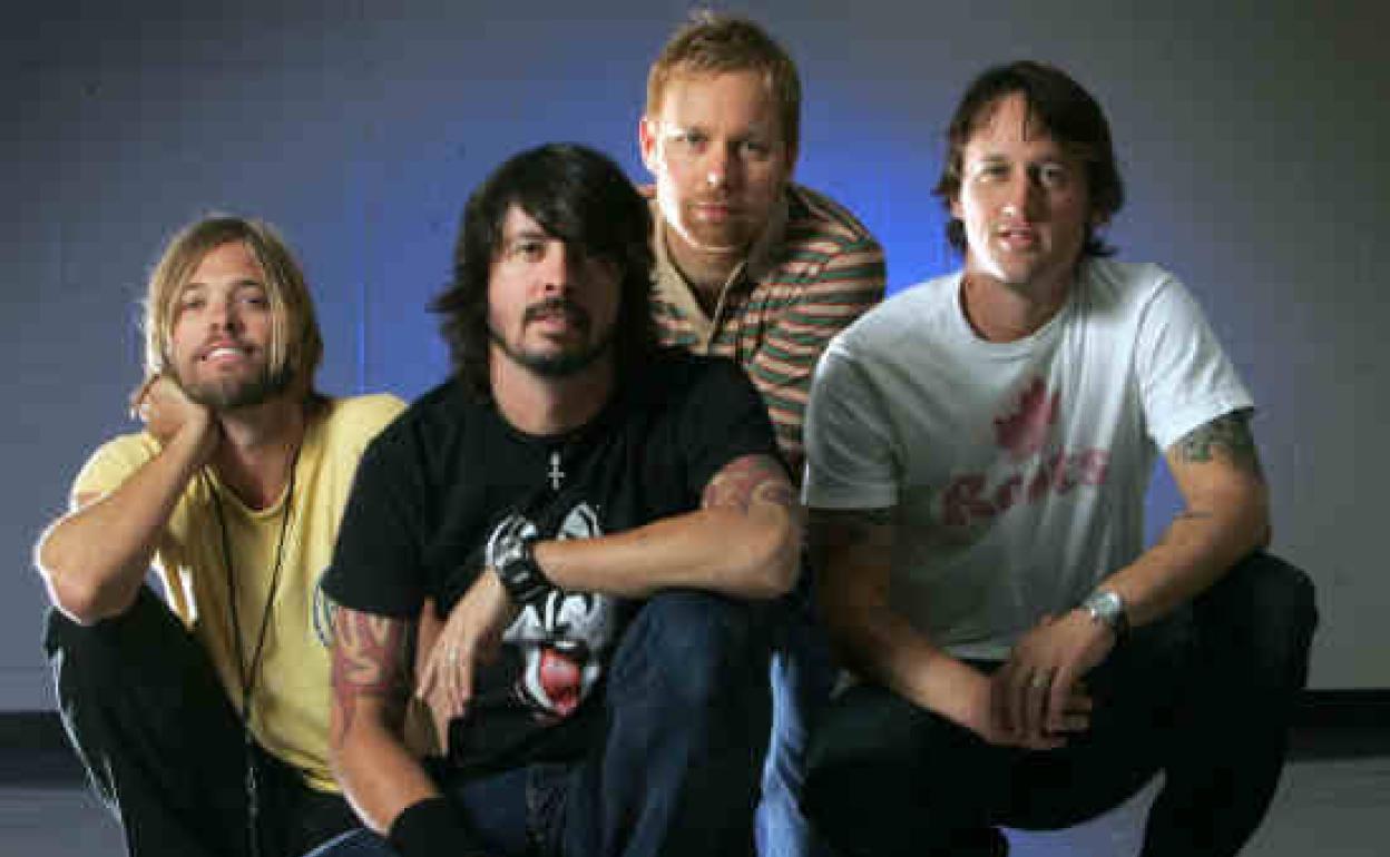 Componentes del grupo Foo Fighters, con Taylor Hawkins a la izquierda.