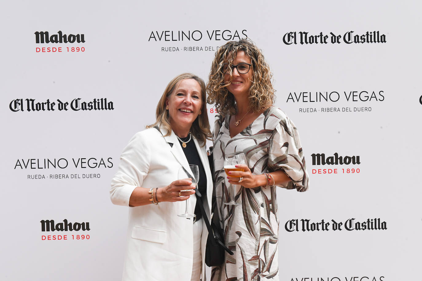 Yolanda Solla, de El Norte; junto a Ainhoa Solla, de Coca Cola.