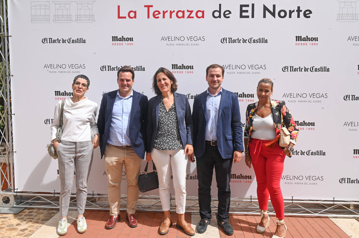 Los representantes de la Inmobiliaria Espacio Ana Prada, Antonio Miranda, Elena Muñoz, Gonzalo Alarcia (G33) y Esperanza Lorenzo.