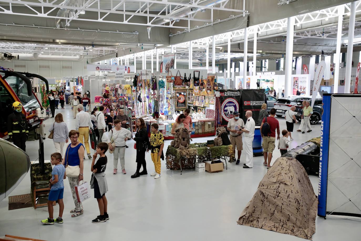 Fotos: Las miradas se centran en cada exposición de la Feria de Muestras