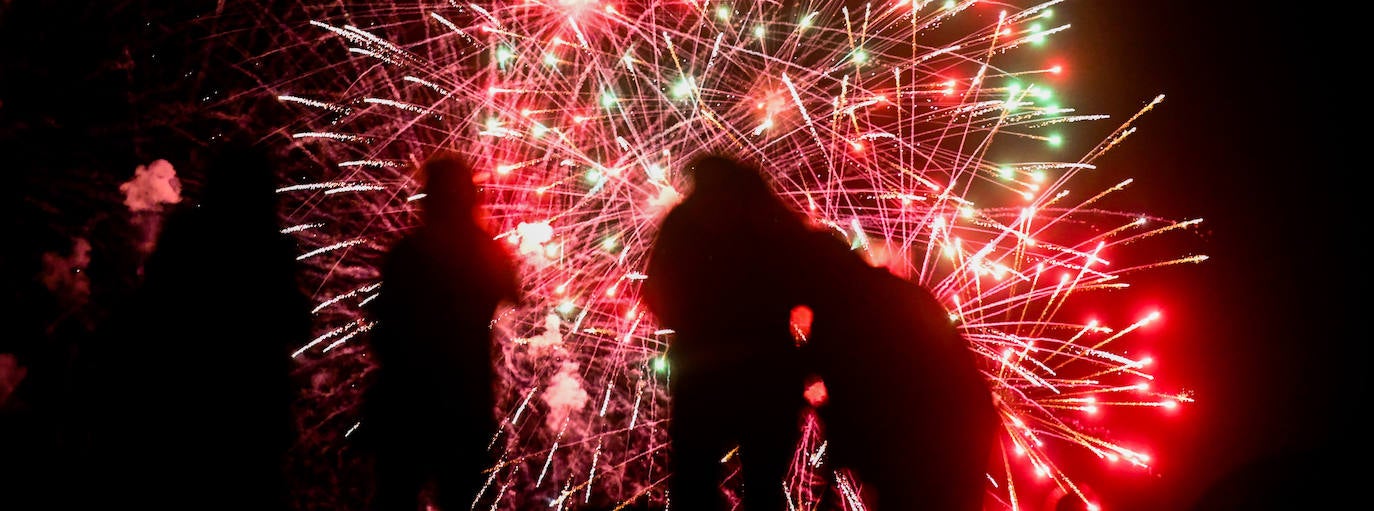 Fotos: Los fuegos artificiales del miécoles, en imágenes