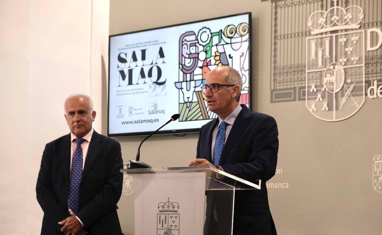 El presidente de la Diputación de Salamanca, Javier Iglesias, junto al diputado de la feria, Jesús María Ortíz, realizan el balance de la feria Salamaq 2022, Feria del Sector Agropecuario y la 33 Exposición Internacional de Ganado Puro.