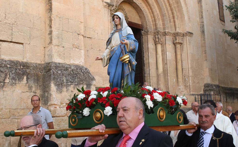 Un momento de la procesión de Santa Marta, patrona de los camareros. 