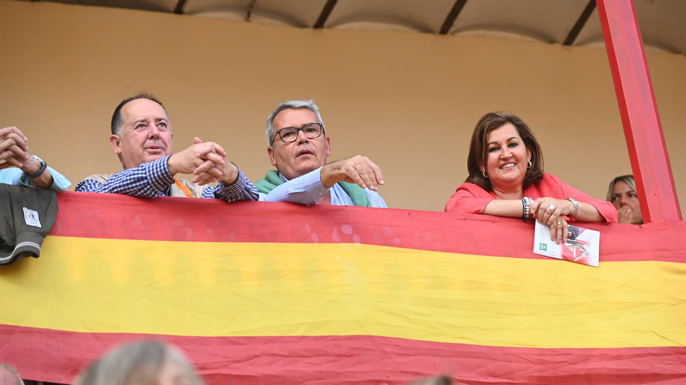 Tres aficionados cigaleños.