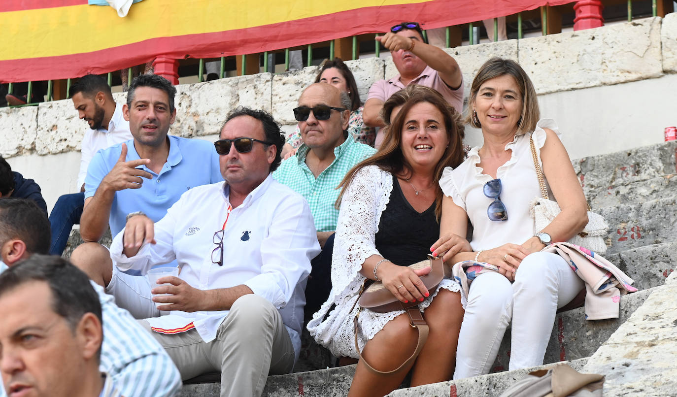 Alfonso González, de Naves de Rioseco, y su mujer, Rosa Prieto, con varios amigos. 