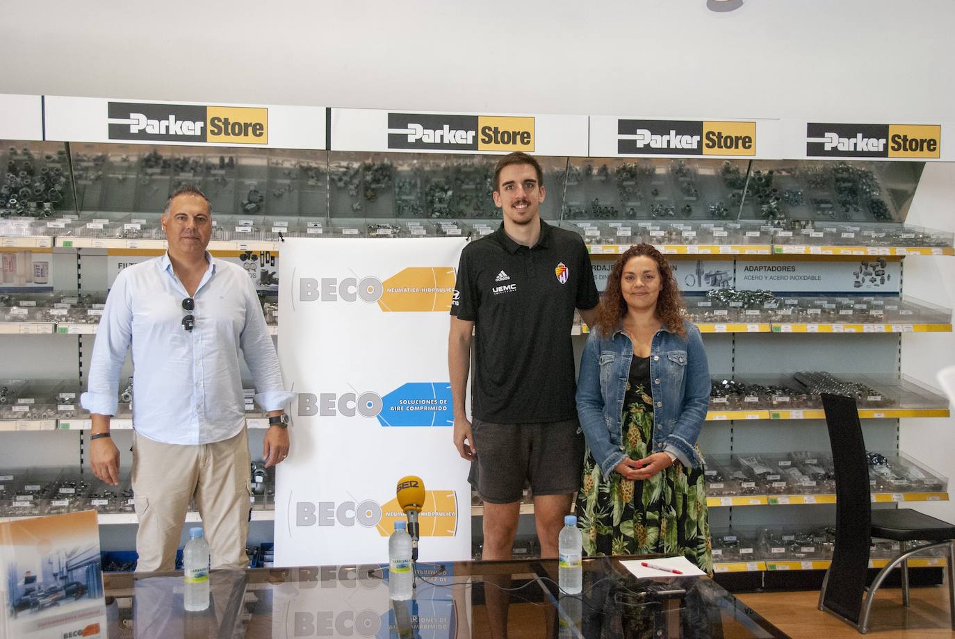 Saúl Hernández, Álex Mazaira y Carolina Becoechea.