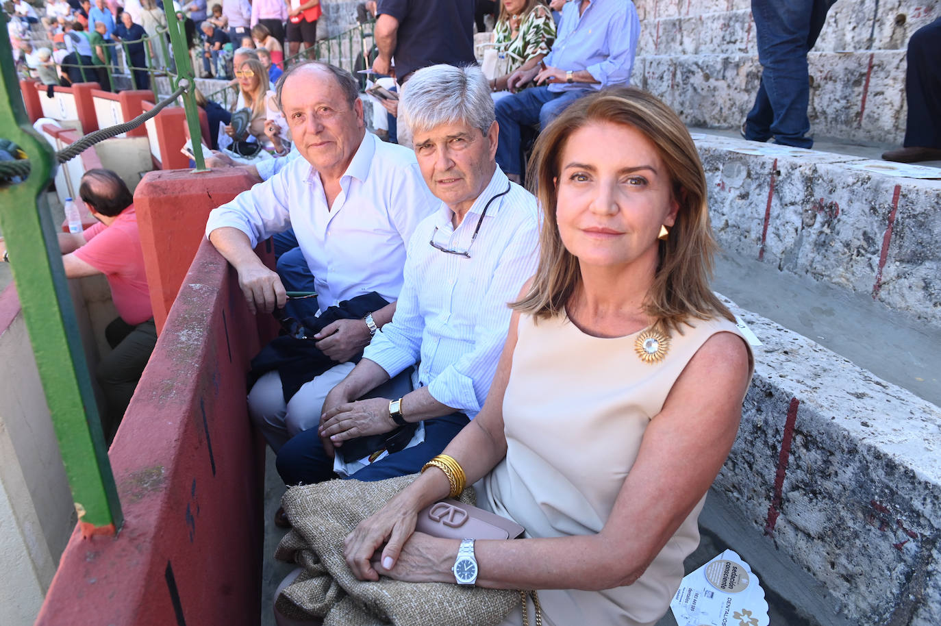 Fotos: Asistentes a la tercera corrida de la Feria y Fiestas de la Virgen de San Lorenzo, en Valladolid