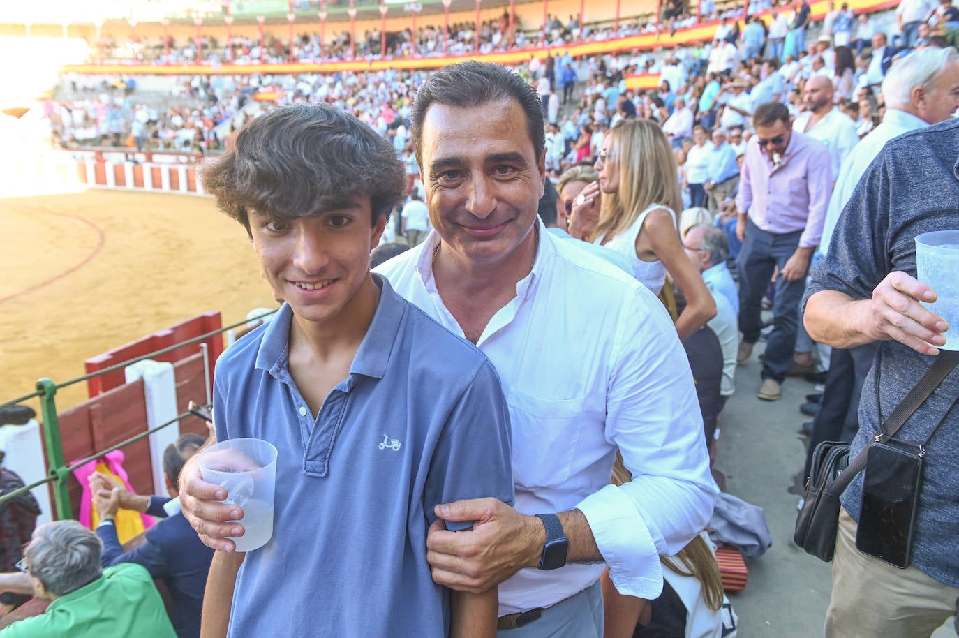 Fotos: Asistentes a la tercera corrida de la Feria y Fiestas de la Virgen de San Lorenzo, en Valladolid