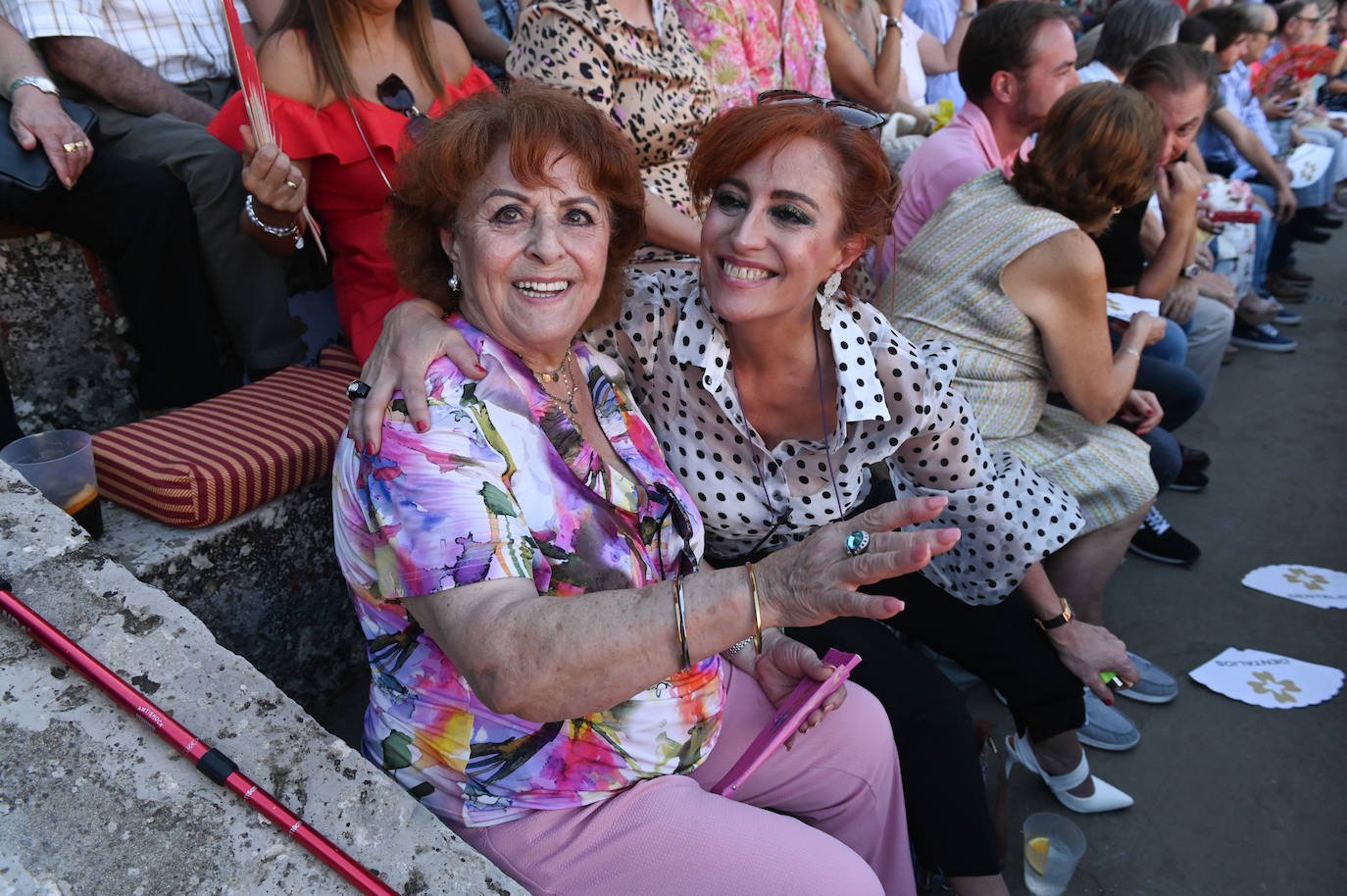 Fotos: Asistentes a la tercera corrida de la Feria y Fiestas de la Virgen de San Lorenzo, en Valladolid