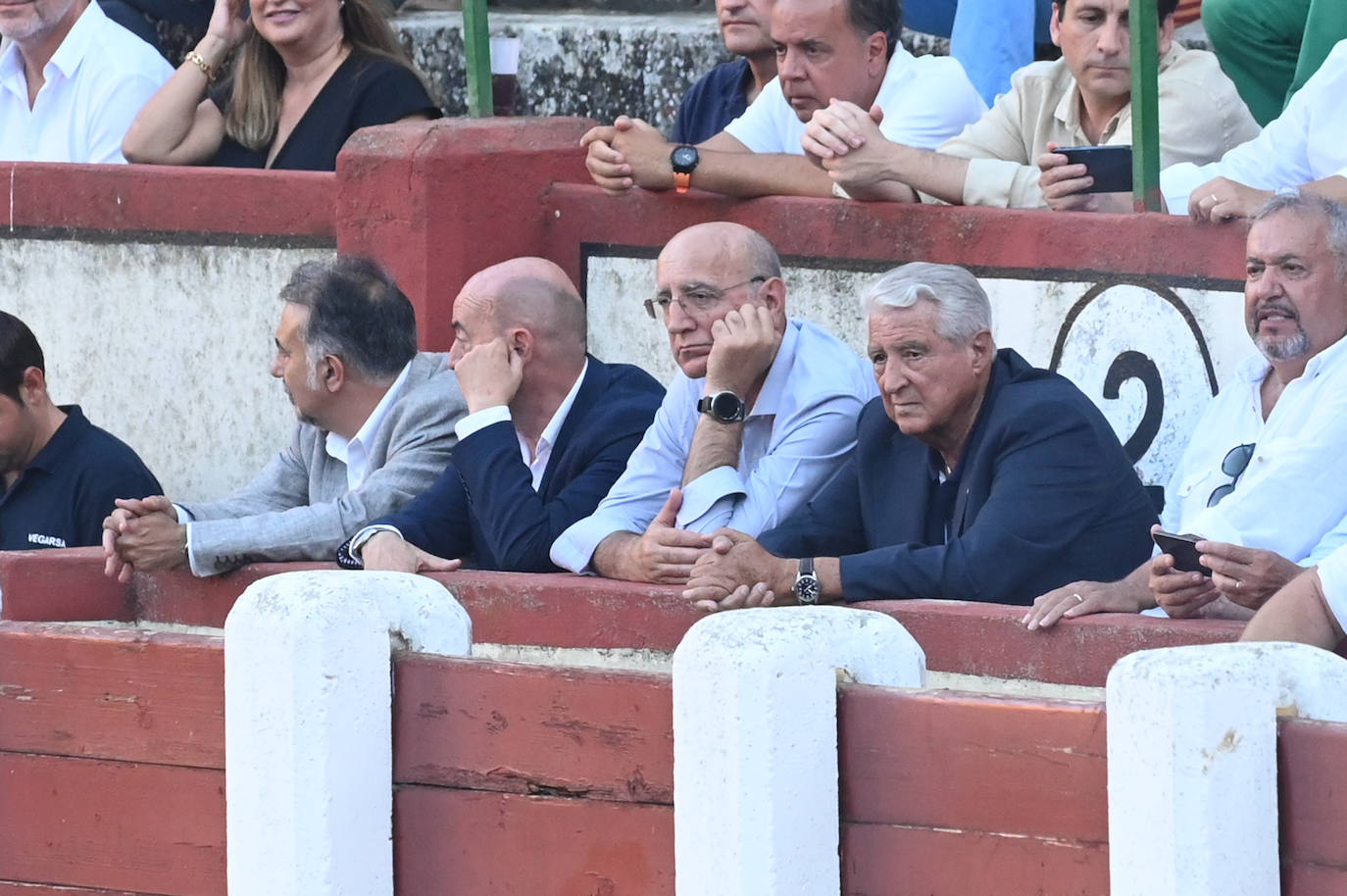 Fotos: Asistentes a la tercera corrida de la Feria y Fiestas de la Virgen de San Lorenzo, en Valladolid