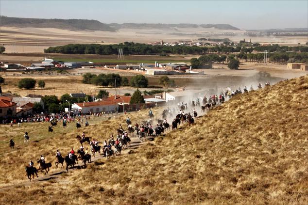 Fotos: Encierro mixto campo a través en las fiestas patronales de Portillo