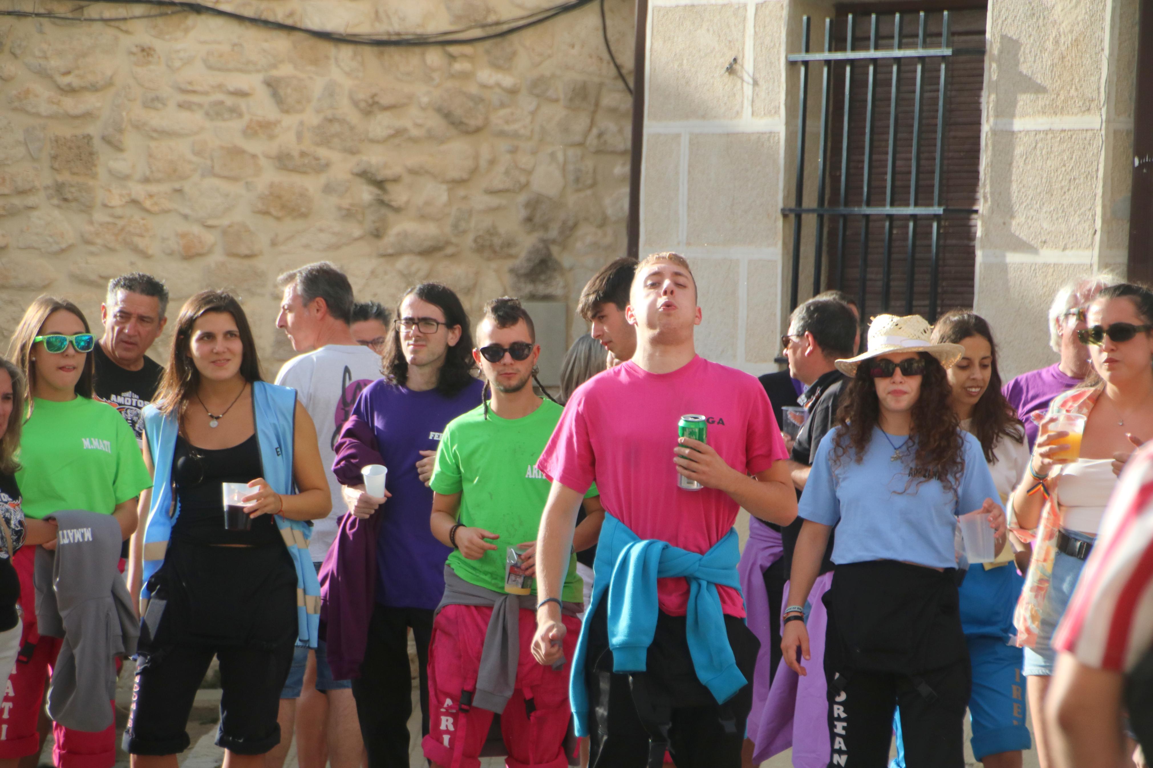 Las peñas protagonizan unas fiestas multitudinarias