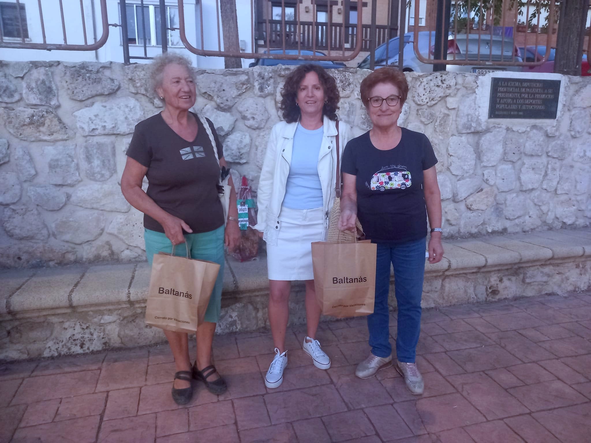 Las peñas protagonizan unas fiestas multitudinarias