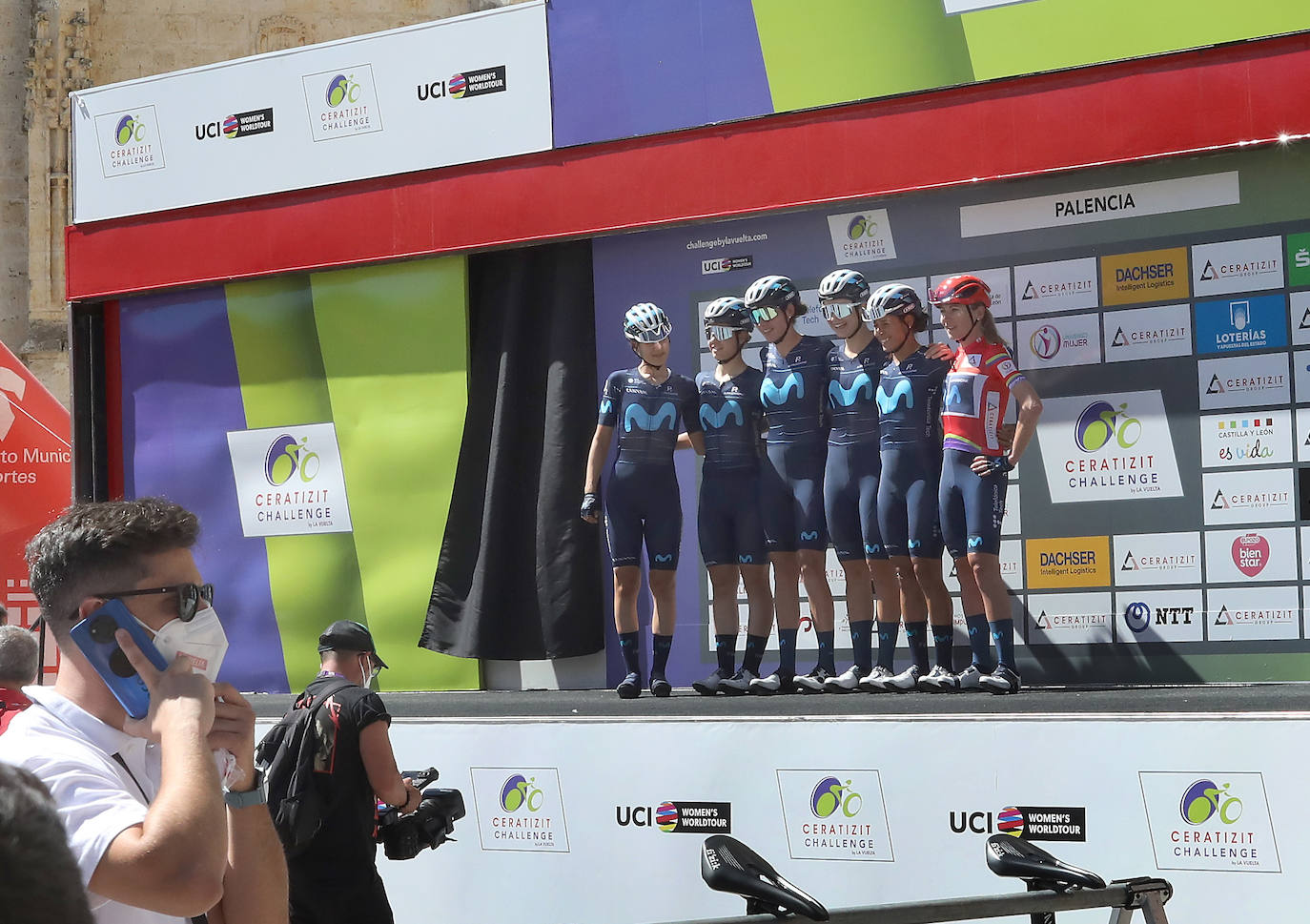 Fotos: La Vuelta a España Femenina hace un guiño a la Catedral de Palencia