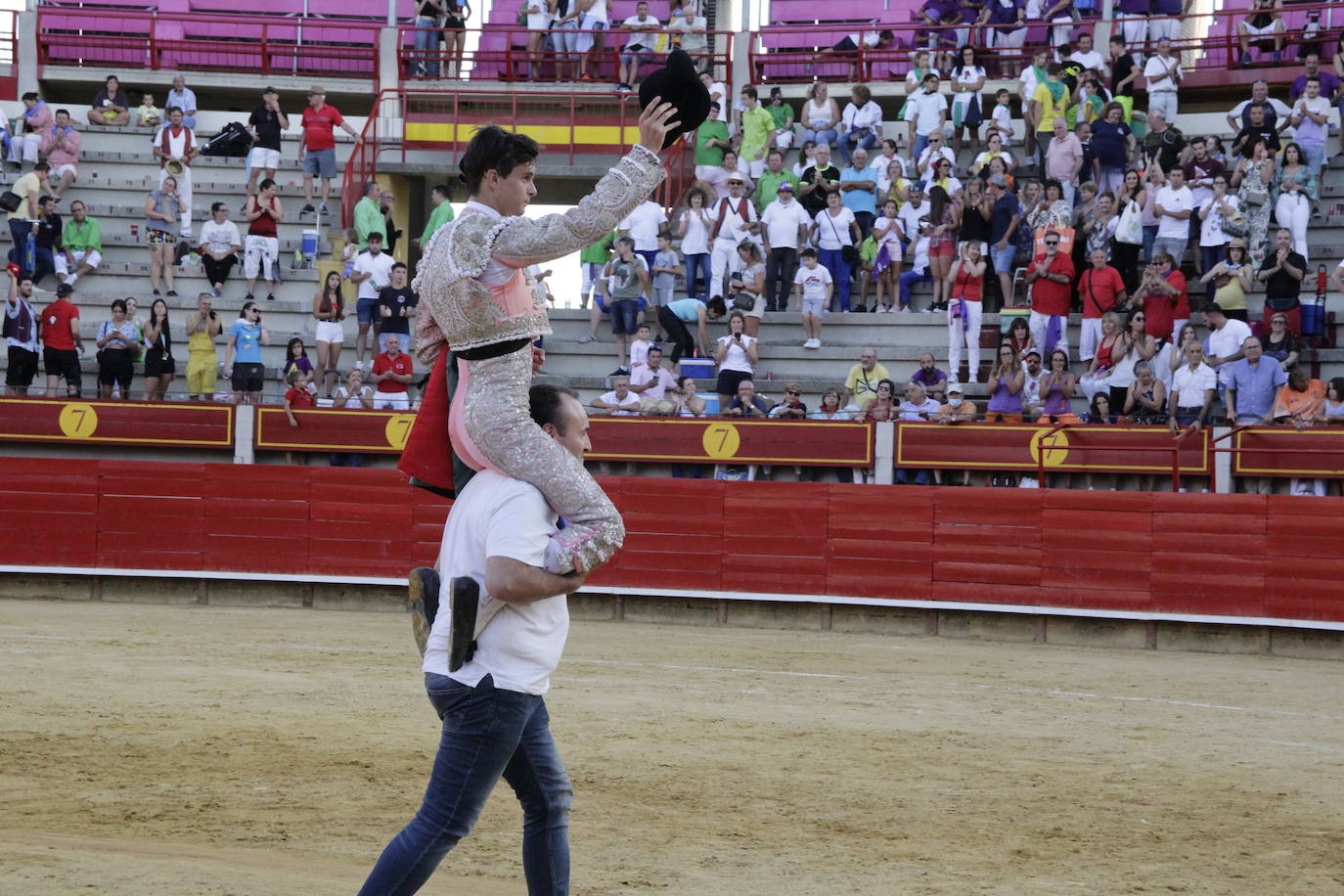 Fotos: Encierro y novillada en Laguna de Duero durante la jornada del domingo