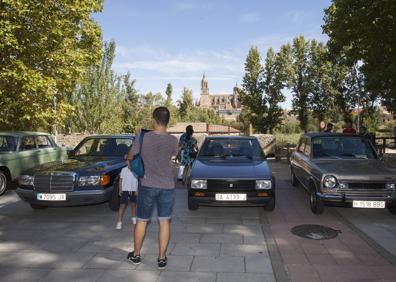 Imagen secundaria 1 - Salamanca vuelve al pasado a través de sus vehículos más elegantes