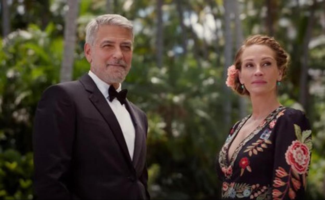 George Clooney y Julia Roberts, en 'Viaje al paraíso'. 