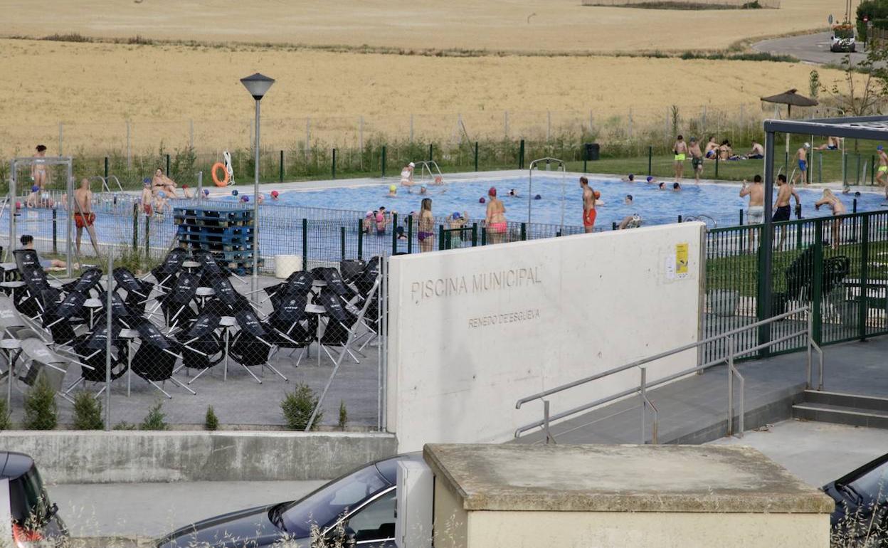 Castilla y León: Cobrar más por la piscina a los no empadronados no es legal