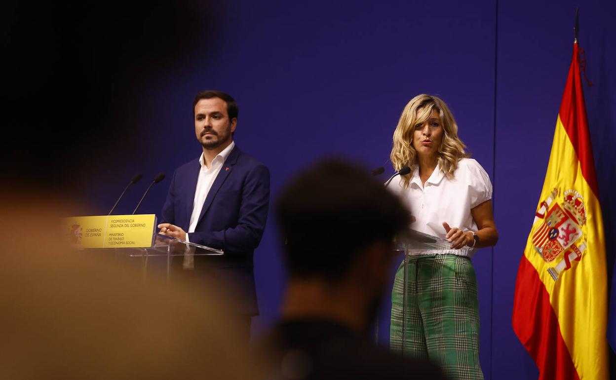 La ministra de Trabajo, Yolanda Díaz, y el Ministro de Consumo, Alberto Garzón.