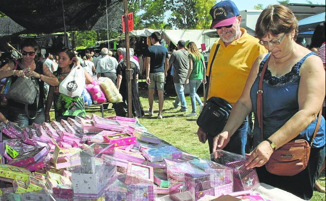 Mercado ambulante en una romería del Henar. 